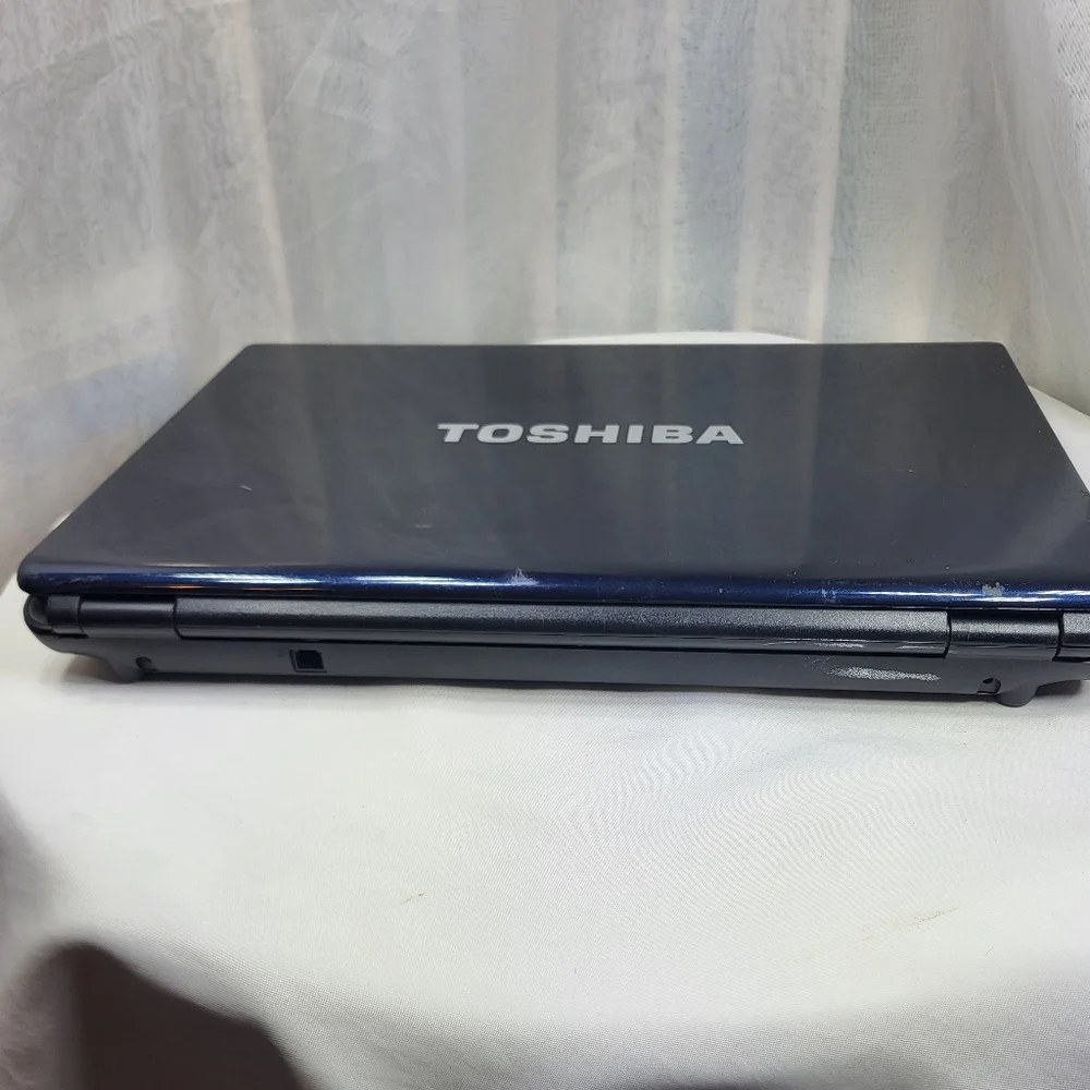 Parts Only or Repair. Toshiba Satellite L3550-S7901 Laptop